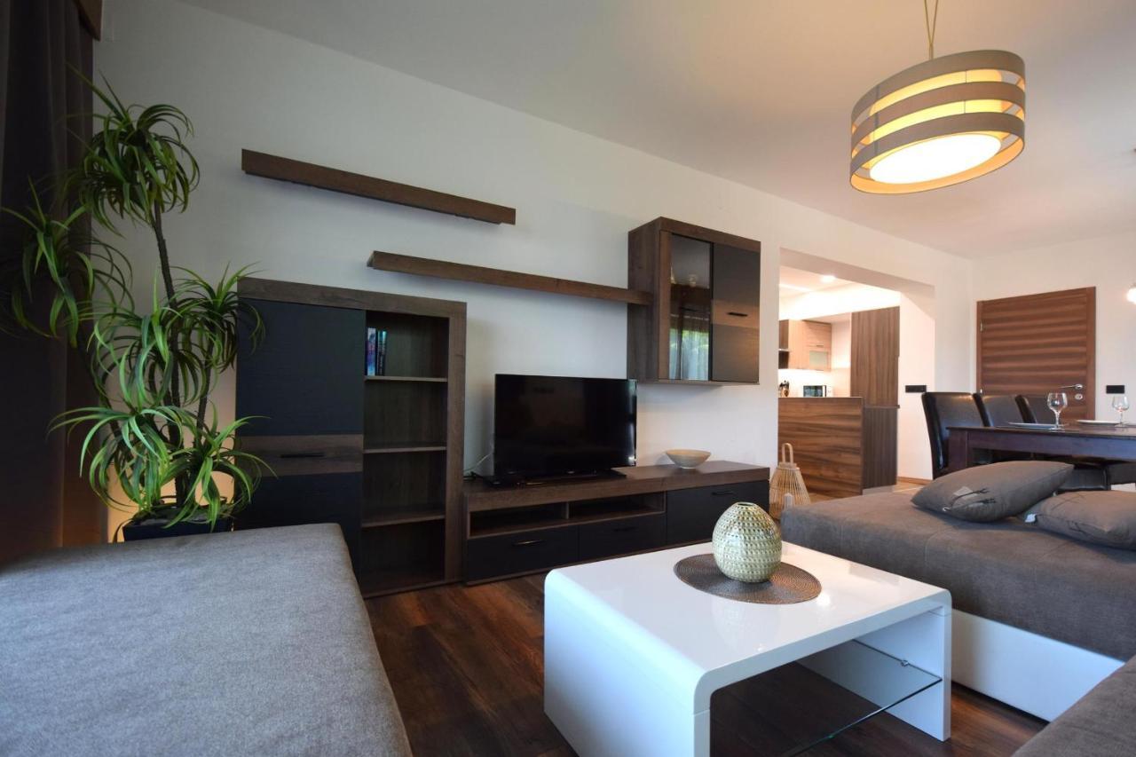 Apartments Antonija Malinska Extérieur photo